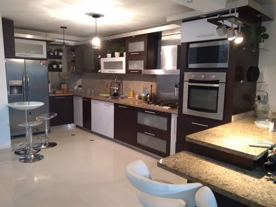 V.larez Vende Townhouse En Conjunto Res. Le Fonti. Plth-367