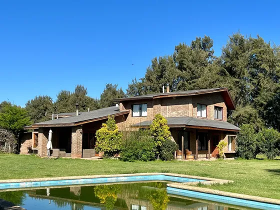Maravillosa Parcela Con Gran Casa, Medialuna, Pesebrera