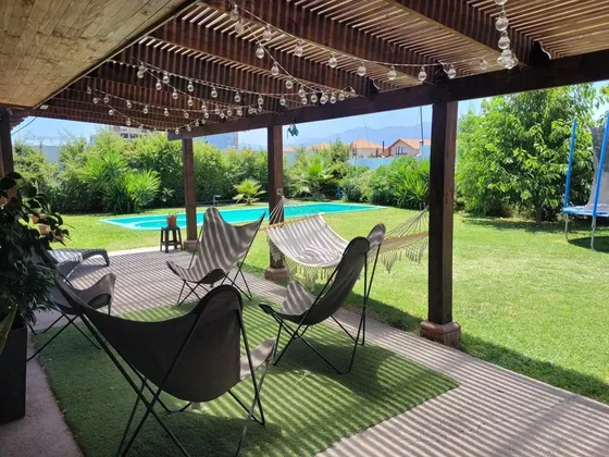 Amplia Casa Con Piscina, Quincho Y Gran Terreno