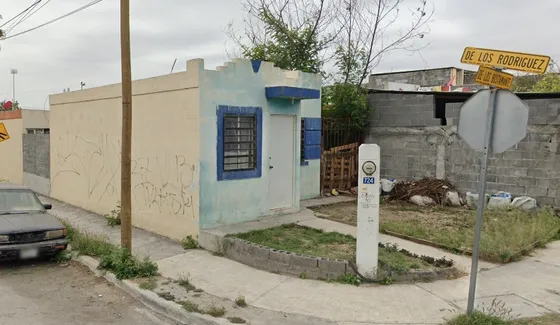 Casa En Remate Bancario En C. De Los Bustamante, Paseo Del Norte, Salinas Victoria, N.l. (60% Descuento, Excelente Plusvalía) ¡gran Oportunidad De Inversión! - Sk12