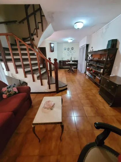 Casa En Venta - 2 Despachos 2 Baños - Cochera - 97mts2 - La Plata