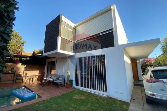 Moderna Y Luminosa Casa Con Piscina