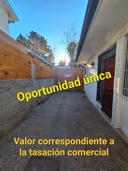 Amplia Casa De 2 Pisos Con Patio Y Estacionamiento En Recreo
