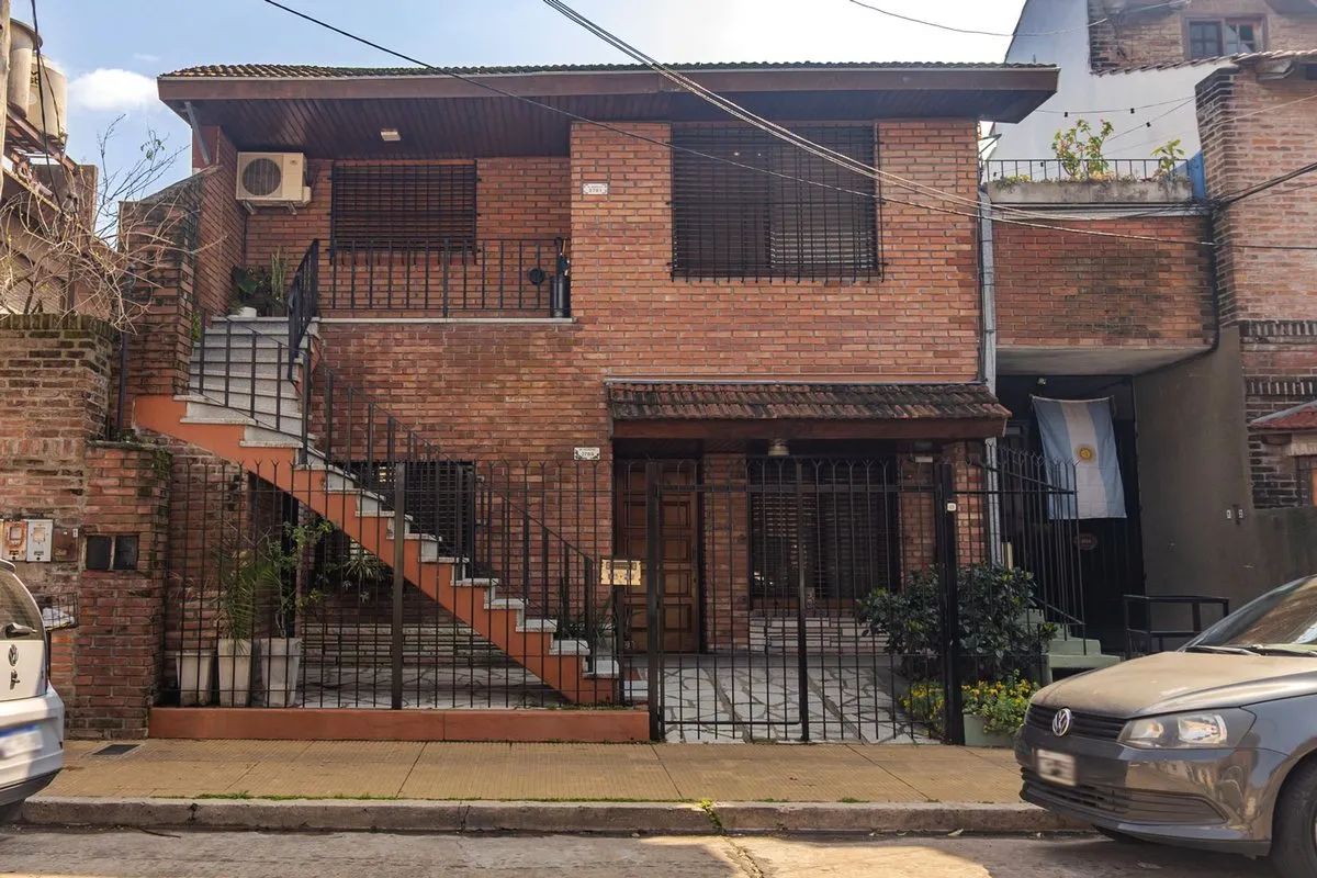 For Sale: PH / House in Low-lying Platanares Area, Olivos
