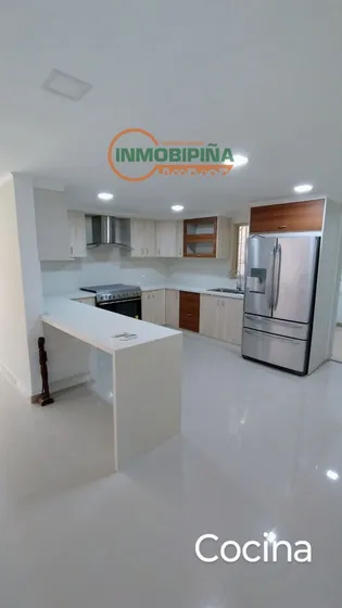 Inmobipiña Vende Townhouse En Urbanizacion Rio Negro, Av. Atlantico, Puerto Ordaz, Estado Bolivar - Lr