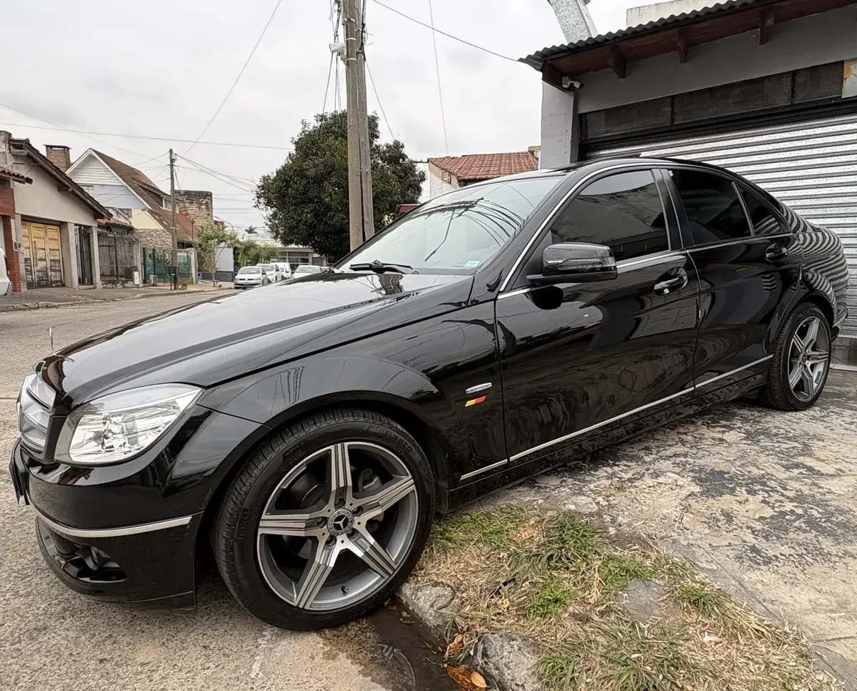 Mercedes-Benz Clase C 1.8 C200 Cgi Mt Blueefficiency