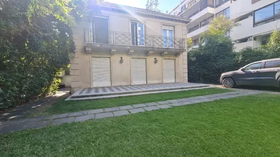 Venta De Hermosa Casa En Sector Residencial. Providencia.