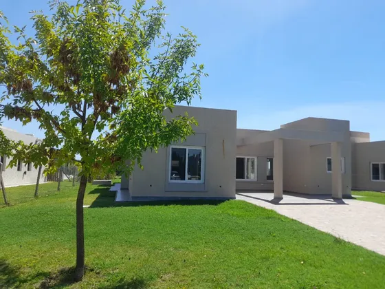 Casa En Venta En Canning- Barrio San Felipe