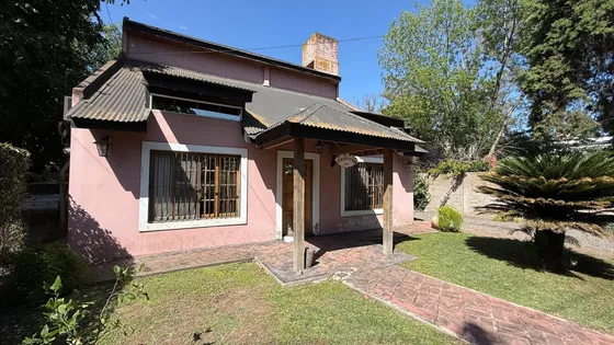 Venta De Cas 3 Ambientes. Villa Udaondo