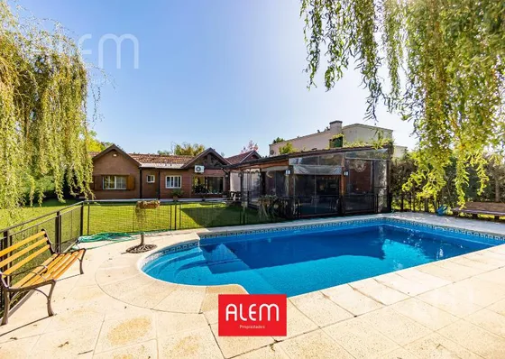 Casa De 4 Dormitorios En Venta En  Echeverría Del Lago, Canning