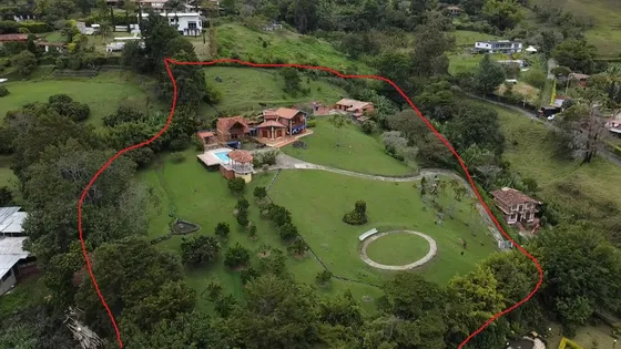 Se Vende Casa Campestre En Copacabana - Precio De Oportunidad