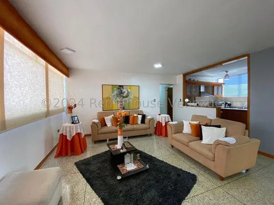 Lindo Apartamento En Venta, Rafael Gamarra Trea Para Ti, 254808,  Moderno, Con Ubicación Estratégica En El Centro De Cabudare. Distribuido En 3  Habitaciones, 3 Baños, Tanques Internos Con Su Bomba.