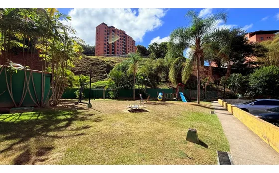 Se Vende Apartamento Pb 188m² 3h+s/2b+s/2e Colinas De La Tahona