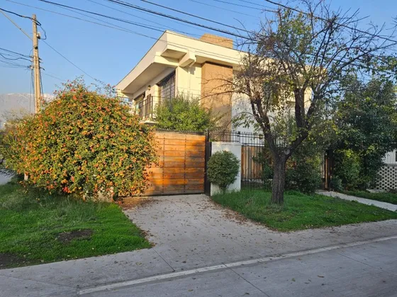 Oportunidad/hermosa Y Amplia Casa En  Venta En Ñuñoa/9500 Uf