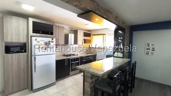 Penthouse En Venta De 178mts Semi Amueblado Urb Base Aragua Resd Marguimar (pozo De Agua Y Gas Directo) 26-21228 Avel