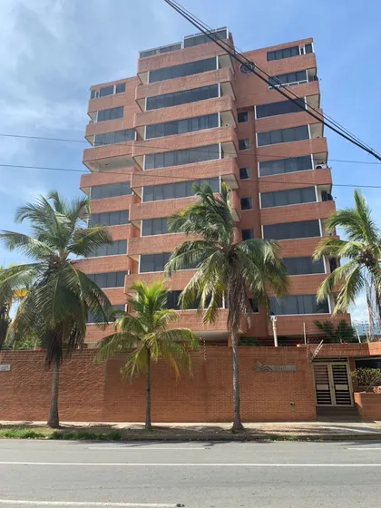 En Venta Ph Duplex En Playa Grande - Catia La Mar Amoblado  Yosmil Carrero