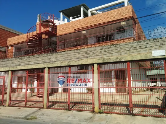En Venta Edificio Pequeño Con Una Excelente Ubicacion En Pleno Casco Central De Tucacas