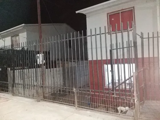 Casa Solida 2 Pisos, 2d,1b,patio Pequeño