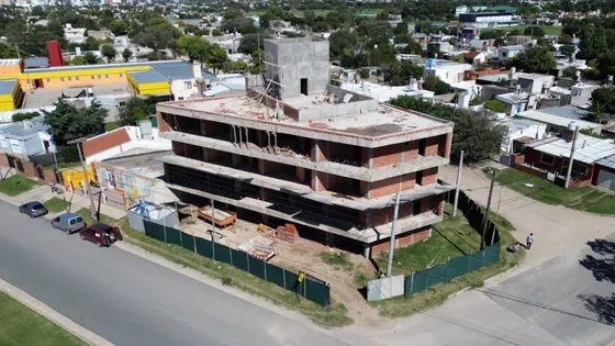 Edificio De Oficinas Y Departamentos En Costanera
