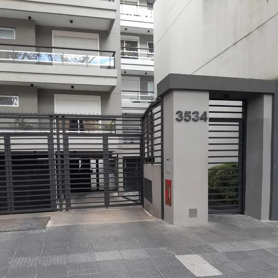 Alq. Cochera Cubierta. En Villa Urquiza. Edificio Categoría.