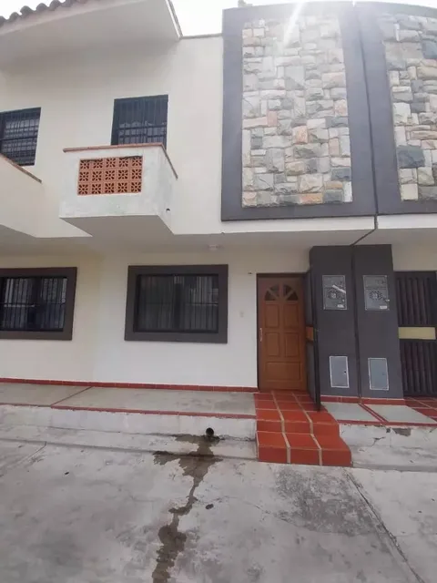 Yosmar Y Fernando Venden Town House En Conjunto Residencial Villa Florencía Ii Tazajal-naguanagua