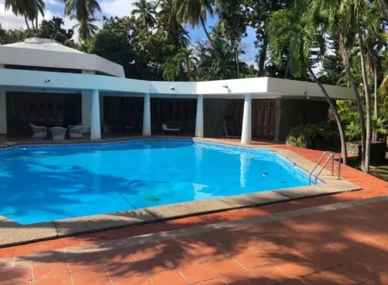 Casa En Alquiler Con Piscina Frente Al Mar En Barahona