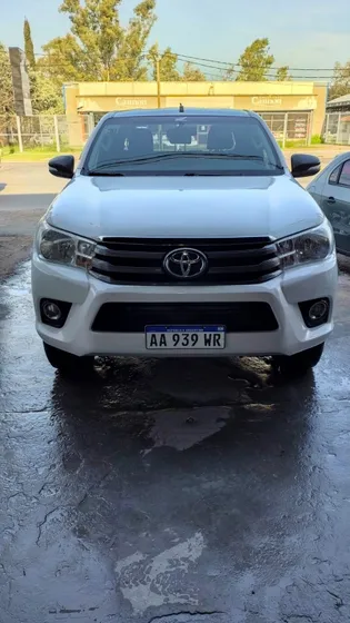 Toyota Hilux 2.4 Cd 150cv 4x2