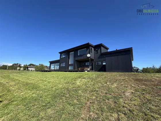 Casa En Venta De 3 Dorm. En Puerto Varas