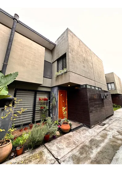 Precioso Dúplex De 2 Dormitorios Con Cochera En Venta, Zona Parque Guillermina