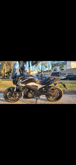 Moto Bajaj Dominar 250 2023