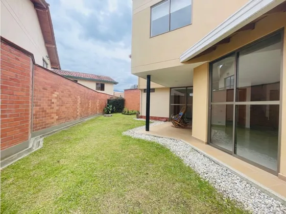 En Arriendo Casa Con Zona Verde La Ceja