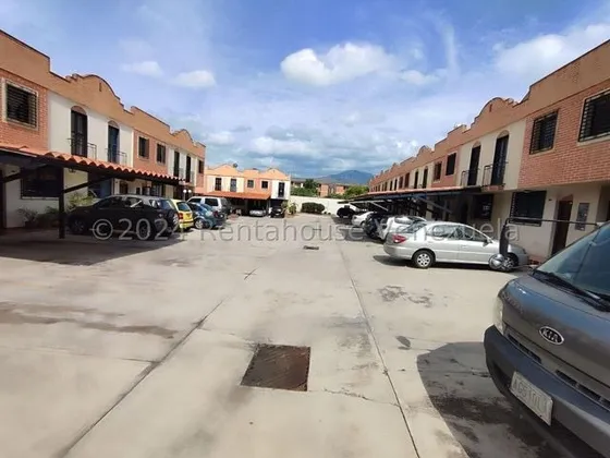 Town House En Venta En Tazajal Naguanagua Carabobo Excelente Ubicación Gmp