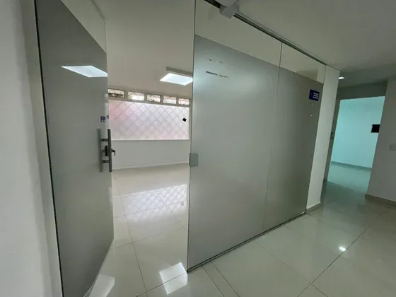 Consultorio En Arriendo/venta En Los Cedros. Cod V16262