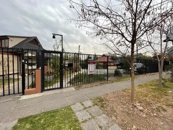 Excelente Casa En Pasaje Cerrado, Barrio Tranquilo.
