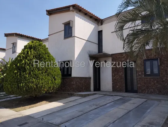 27-1547 Nataly Zambrano Te Ofrece Bella Casa (duplex) En Venta En Los Rastrojos