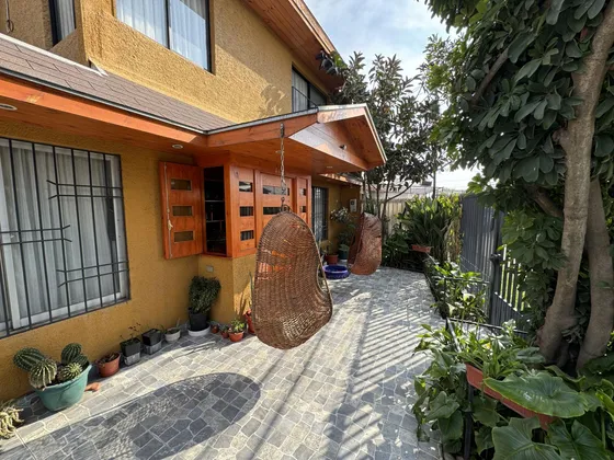 Casa De 3 Pisos 5d/2b Los Héroes Maipú