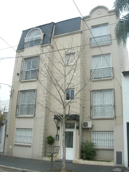 3 Ambientes En Duplex, 2 Baños, Excelente Ubicacion, Sin Comision Inmob. Queda Libre A Partir Julio