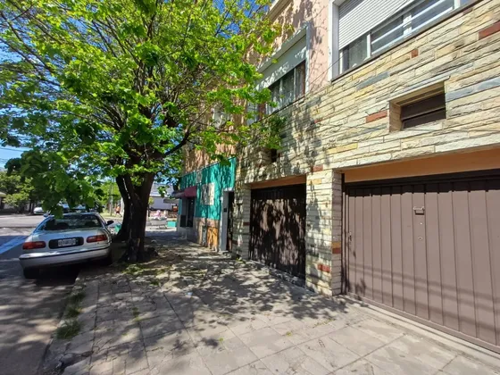 Venta En Block, Local + 2 Viviendas + 2 Garage Dobles. Haedo
