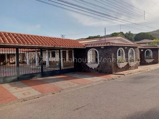 Espaciosa Casa En La Asunción. Mcgf 25-6750
