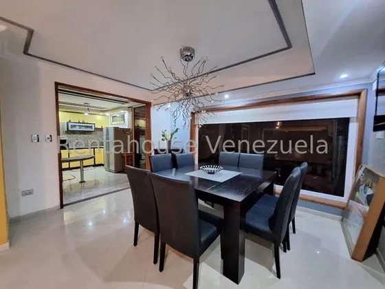 Espectacular Casa En Venta Urb La Castellana, La Victoria 25-7612 Hc