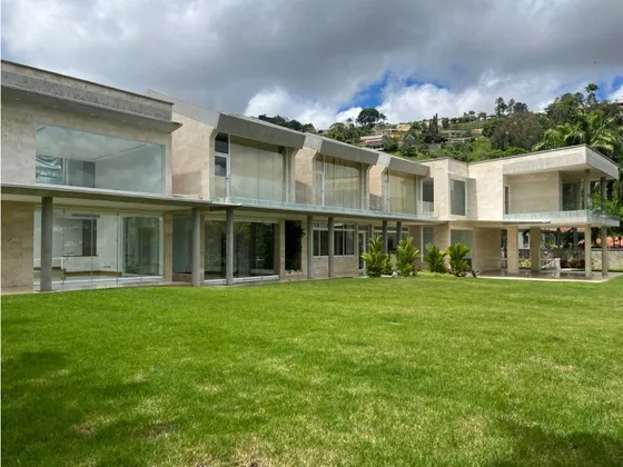 Vendo Casa 2500m2 Cerro Verde 3766