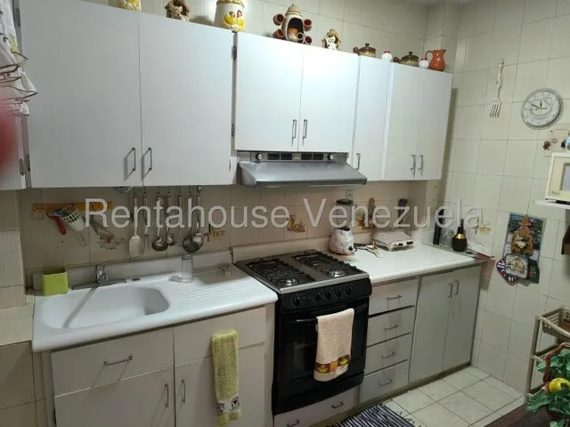 Acogedor Y Céntrico  Apartamento En Venta En Los Chaguaramos - Mls# 25-4471 - Jca