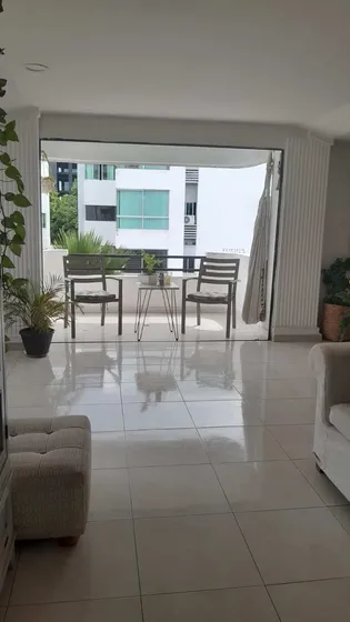 Amplio Y Luminoso Apartamento En Venta Sobre Vía Principal En Manga Cod. 48652