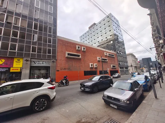 Excelente Ubicación En Edif. De Estacionamientos. Seguridad 