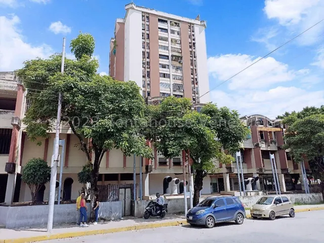 Local En Venta En El Limon Maracay Aragua 24-11398 Irrr