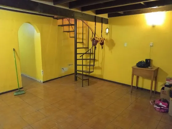 Vendo Amplia Casa De Dos Pisos