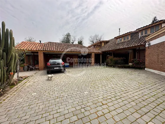Casa En Venta De 5 Dorm. En Lo Barnechea