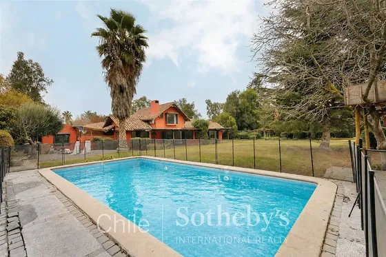 Casa En Venta De 5 Dorm. En Chicureo