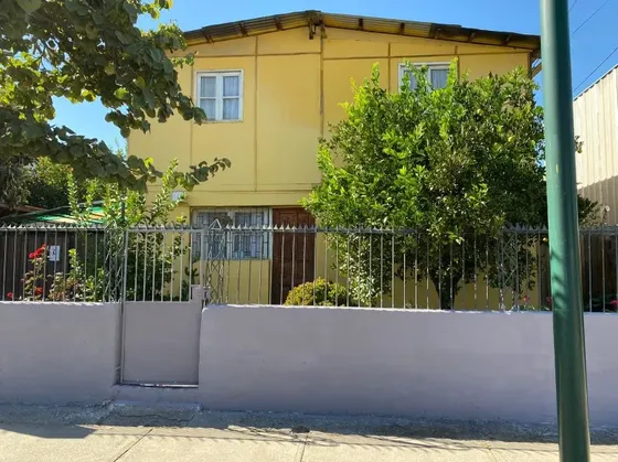 Se Vende Casa No Pareada, De 2 Pisos En Peñalolén