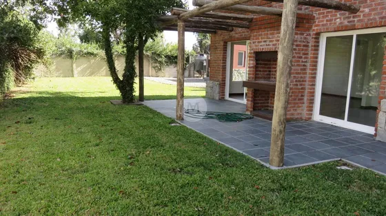 Alquiler Casa 3 Dormitorios En Complejo Cerrado En Carrasco Prox Colegios